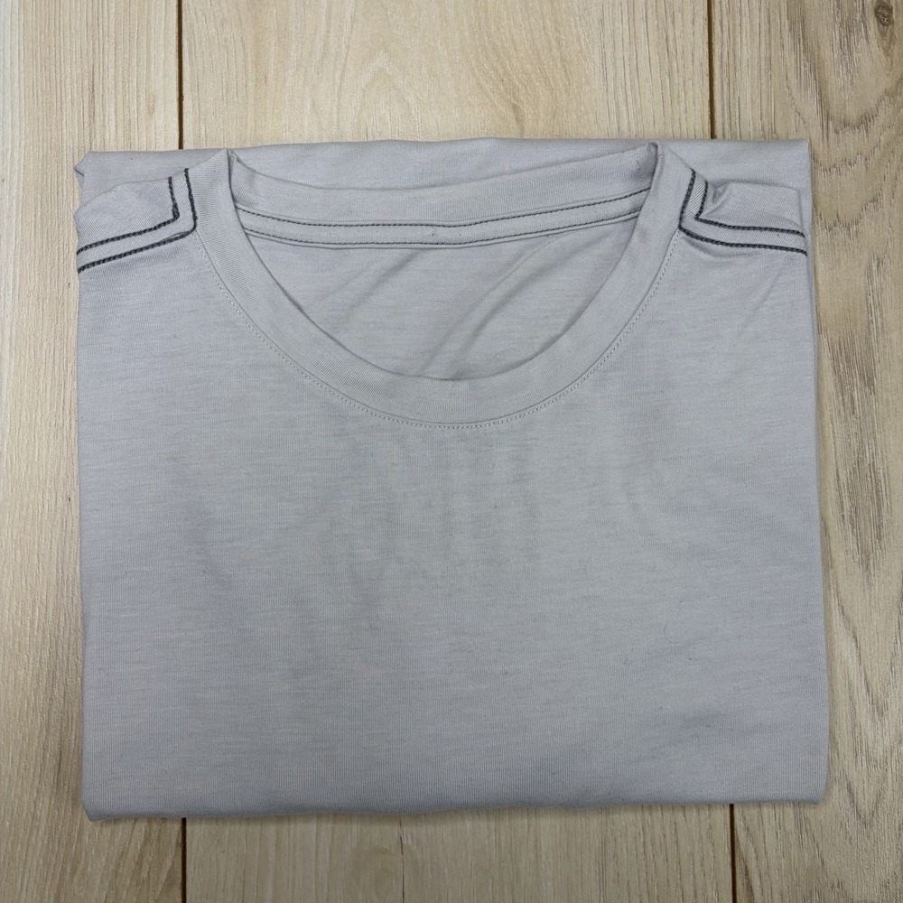 Vuori Current Tech Tee Mens Shirt Sz M Frost Grey Performance V195 Comfort Gym